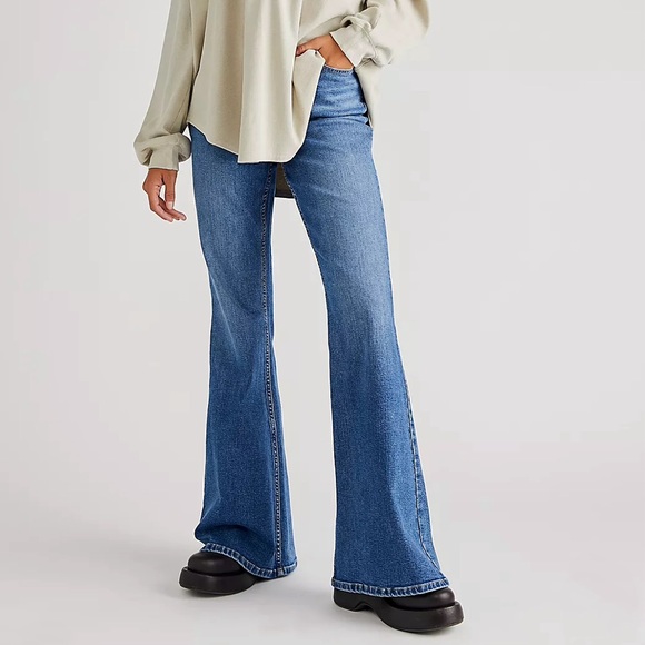 Lee Denim - Lee High-Rise Flare Jeans Medium Blue Wash Stretch Denim Women’s Size 27 (4) EUC